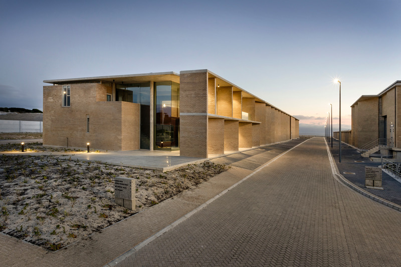 Dossier de presse | 7556-02 - Communiqué de presse | Cape Flats Aquifer Recharge Plant Wins Global Architecture Award - SALT Architects - Architecture industrielle -  Admin building perspective  - Crédit photo : Karl Rogers