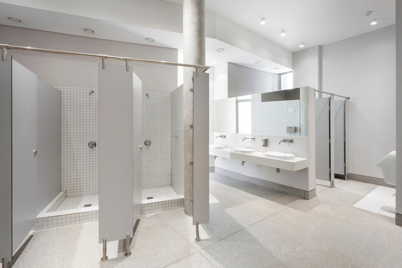 Dossier de presse | 7556-02 - Communiqué de presse | Cape Flats Aquifer Recharge Plant Wins Global Architecture Award - SALT Architects - Architecture industrielle - Male locker room - Crédit photo : Karl Rogers