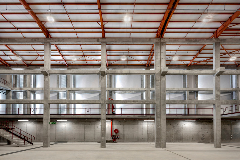 Dossier de presse | 7556-02 - Communiqué de presse | Cape Flats Aquifer Recharge Plant Wins Global Architecture Award - SALT Architects - Architecture industrielle -  BAC building's machine room  - Crédit photo : Karl Rogers