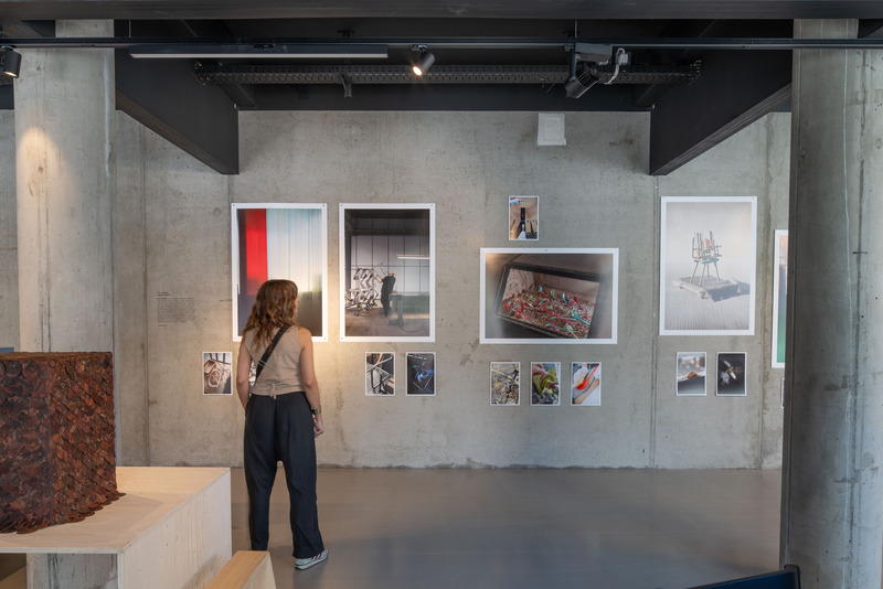 Dossier de presse | 3419-01 - Communiqué de presse | Studio Jonathan Radetz Presented a Transnational Exhibition Project for the World Design Capital 2026 at 3daysofdesign in Copenhagen - WDC 2026 x SJR - Évènement + Exposition -  Shifting Objects – Shifting Values @3daysofdesign, Photo exhibition In the making by Ingmar Kurth - Crédit photo : Ingmar Kurth