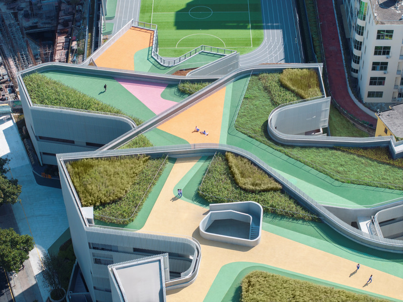 Dossier de presse | 2606-04 - Communiqué de presse | Cuizhu Foreign Language School - Studio Link-Arc - Architecture institutionnelle - Rooftop aerial view - Crédit photo : Tian Fangfang