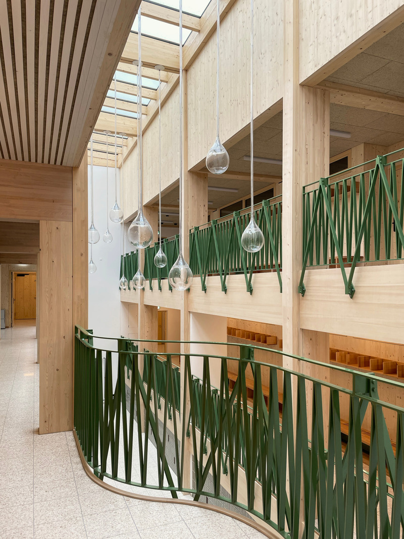 Dossier de presse | 7737-01 - Communiqué de presse | School Center of Davos Platz - CURA Architekten - Architecture institutionnelle - Atrium - Crédit photo : CURA Architekten