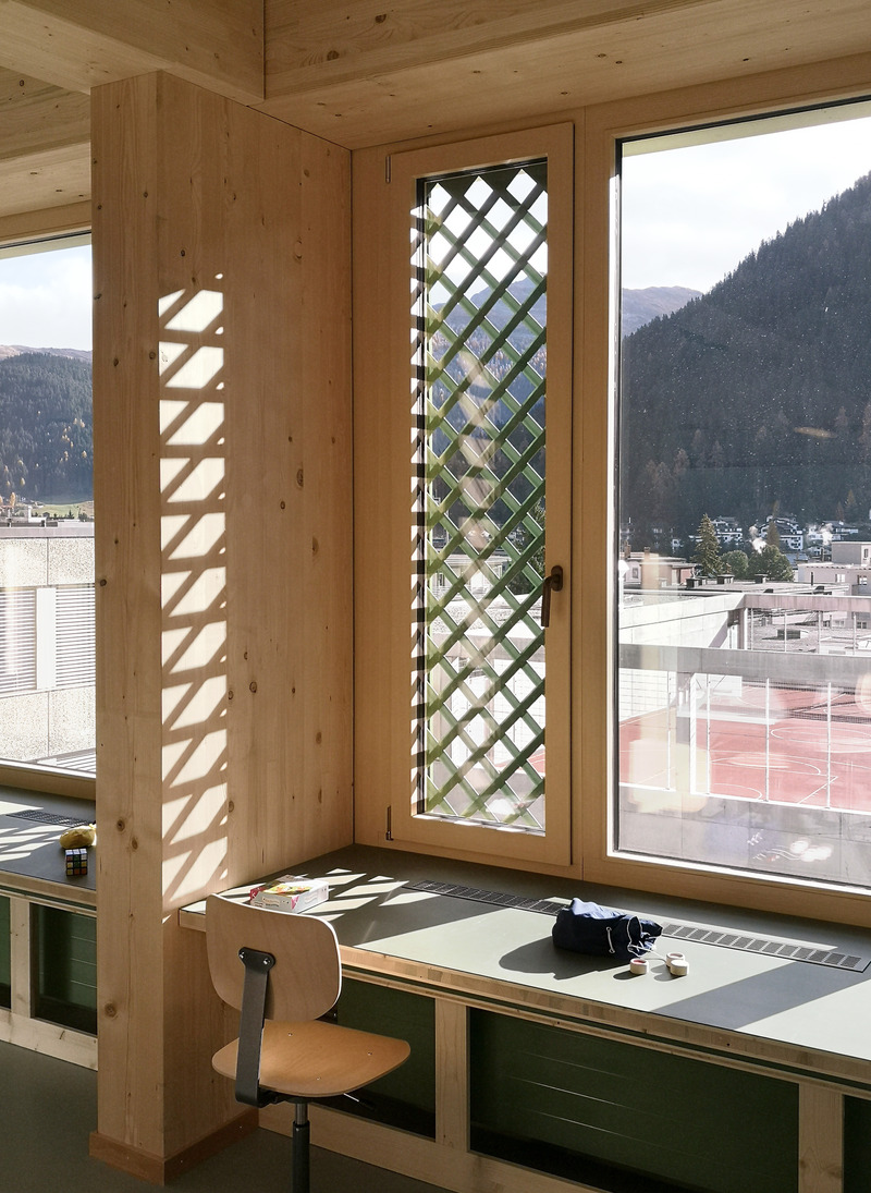 Dossier de presse | 7737-01 - Communiqué de presse | School Center of Davos Platz - CURA Architekten - Architecture institutionnelle - Classroom - Crédit photo : CURA Architekten