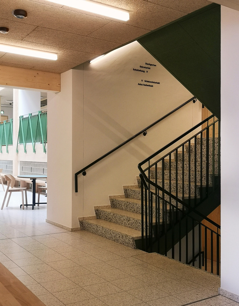 Dossier de presse | 7737-01 - Communiqué de presse | School Center of Davos Platz - CURA Architekten - Architecture institutionnelle - Staircase - Crédit photo : CURA Architekten