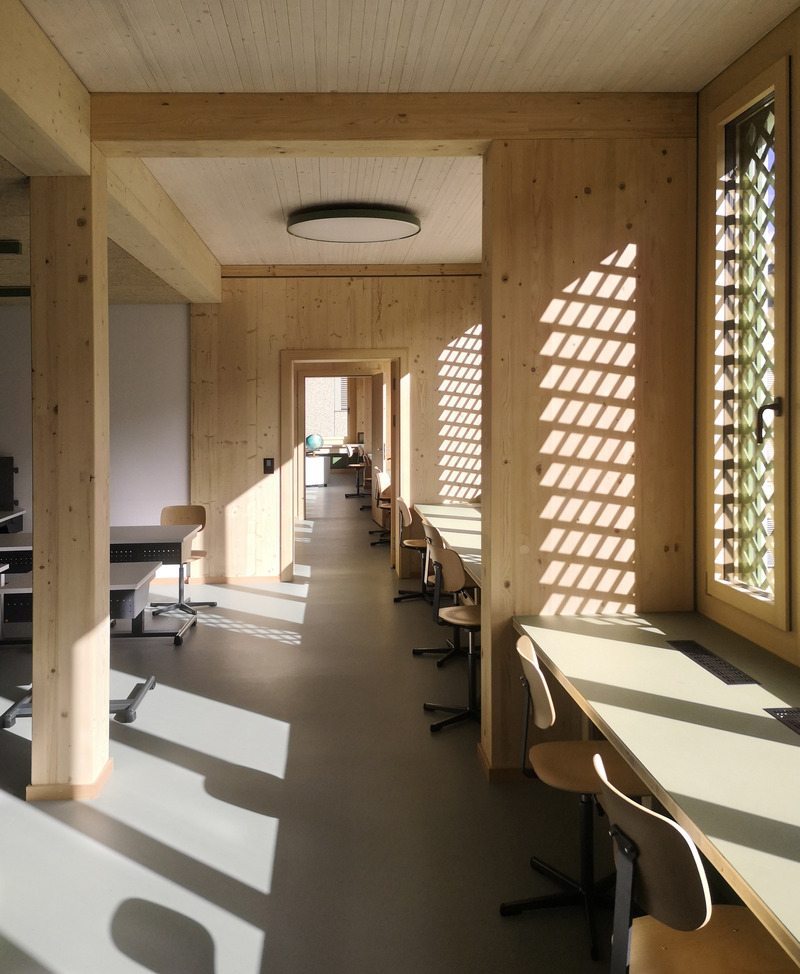 Dossier de presse | 7737-01 - Communiqué de presse | School Center of Davos Platz - CURA Architekten - Architecture institutionnelle - Classroom - Crédit photo : CURA Architekten