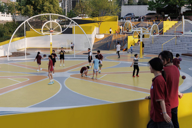 Dossier de presse | 7740-01 - Communiqué de presse | Activation of Urban Negative Space - JU•Basketball Park - HID Landscape Architecture - Architecture de paysage - Crédit photo : HID