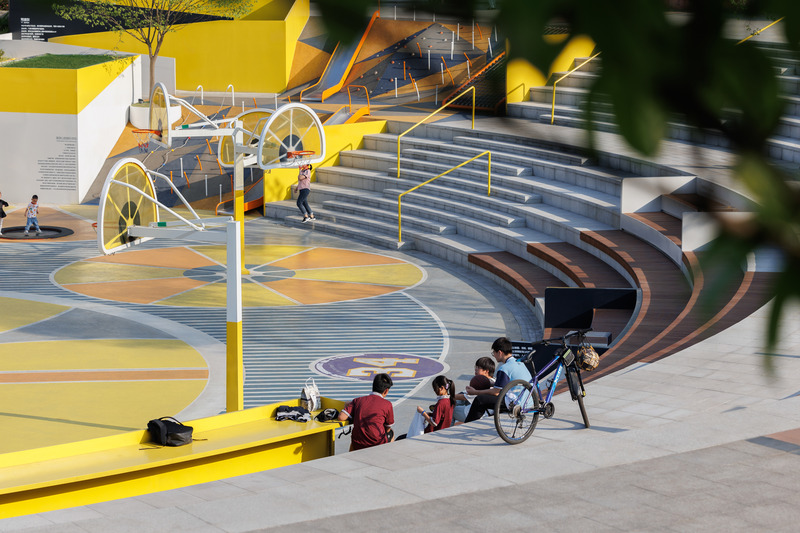 Dossier de presse | 7740-01 - Communiqué de presse | Activation of Urban Negative Space - JU•Basketball Park - HID Landscape Architecture - Architecture de paysage - Crédit photo : HID
