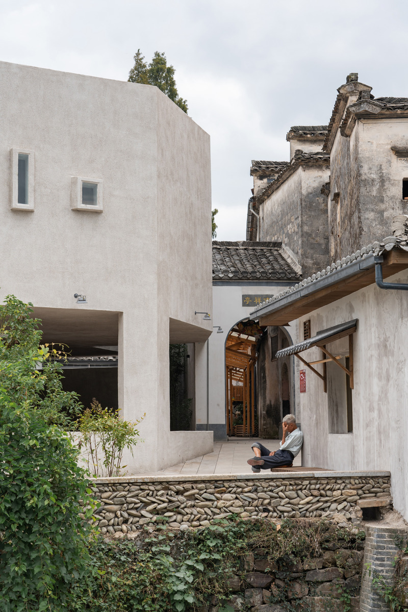 Dossier de presse | 7726-01 - Communiqué de presse | FW JI · Le Musée de la Mémoire Rurale - IARA - Architecture institutionnelle - Vue du bâtiment depuis la rivière - Crédit photo : Yi Huang