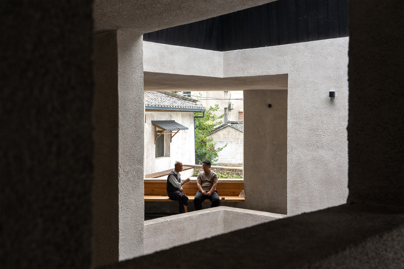 Dossier de presse | 7726-01 - Communiqué de presse | FW JI · Le Musée de la Mémoire Rurale - IARA - Architecture institutionnelle - Vie quotidienne du village au rez-de-chaussée - Crédit photo : Yi Huang