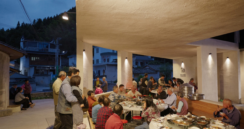 Dossier de presse | 7726-01 - Communiqué de presse | FW JI · Le Musée de la Mémoire Rurale - IARA - Architecture institutionnelle - Festin villageois du soir – rez-de-chaussée - Crédit photo : Équipe de Yizhe Zhang