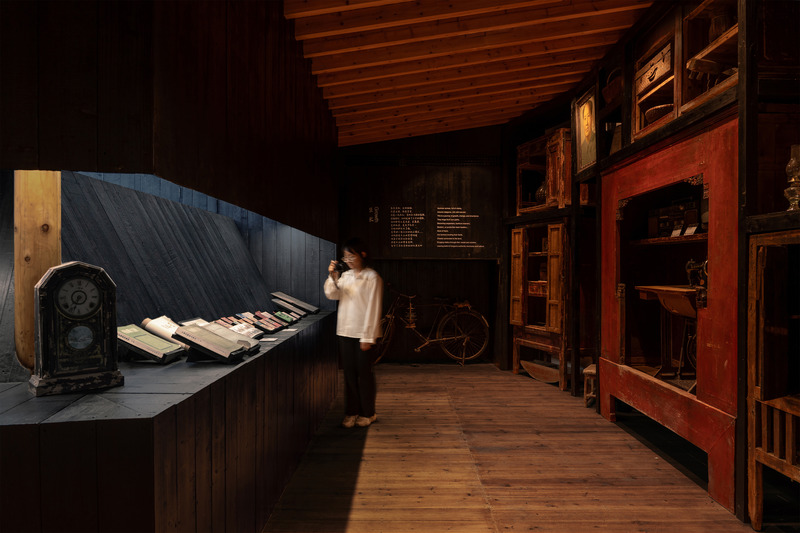 Dossier de presse | 7726-01 - Communiqué de presse | FW JI · Le Musée de la Mémoire Rurale - IARA - Architecture institutionnelle - Deuxième étage – Salle de la Mémoire Rurale, Exposition "La Poésie de la Vie" - Crédit photo : Yi Huang