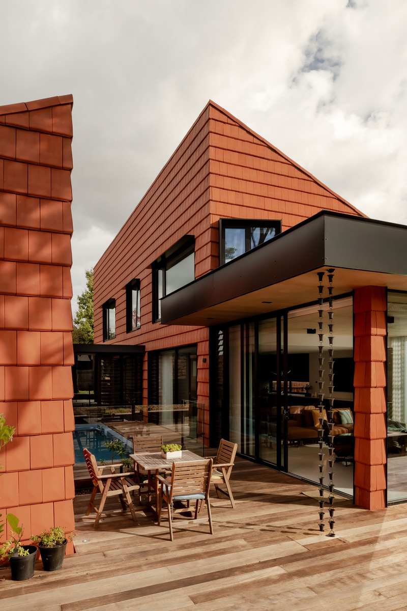 Press kit | 7721-01 - Press release | Mahogany House: Intergenerational Home - R ARCHITECTURE - Residential Architecture - Pool courtyard - Photo credit: Chris Murray- https://chrismurray.photography/