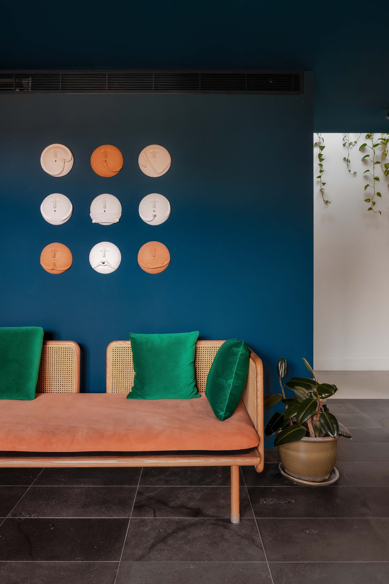 Press kit | 7721-01 - Press release | Mahogany House: Intergenerational Home - R ARCHITECTURE - Residential Architecture -  Entry lobby  - Photo credit: Chris Murray- https://chrismurray.photography/