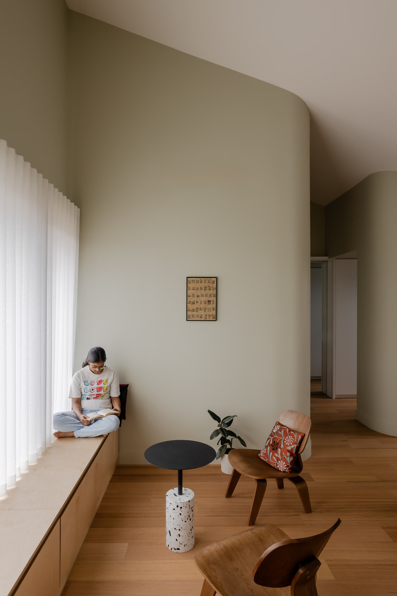 Press kit | 7721-01 - Press release | Mahogany House: Intergenerational Home - R ARCHITECTURE - Residential Architecture - window seat - Photo credit: Chris Murray- https://chrismurray.photography/