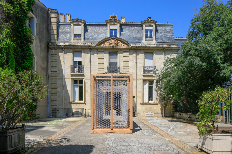 Dossier de presse | 982-57 - Communiqué de presse | Retour sur le FAV 2025 - Festival des Architectures Vives - Évènement + Exposition - TEMPLE (THE LAST CHEESEBURGER)<br>Michael Cook &amp; Garth Goldstein - Crédit photo :  photoarchitecture.com 