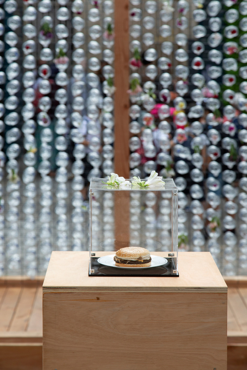 Dossier de presse | 982-57 - Communiqué de presse | Retour sur le FAV 2025 - Festival des Architectures Vives - Évènement + Exposition - TEMPLE (THE LAST CHEESEBURGER)<br>Michael Cook &amp; Garth Goldstein - Crédit photo : photoarchitecture.com