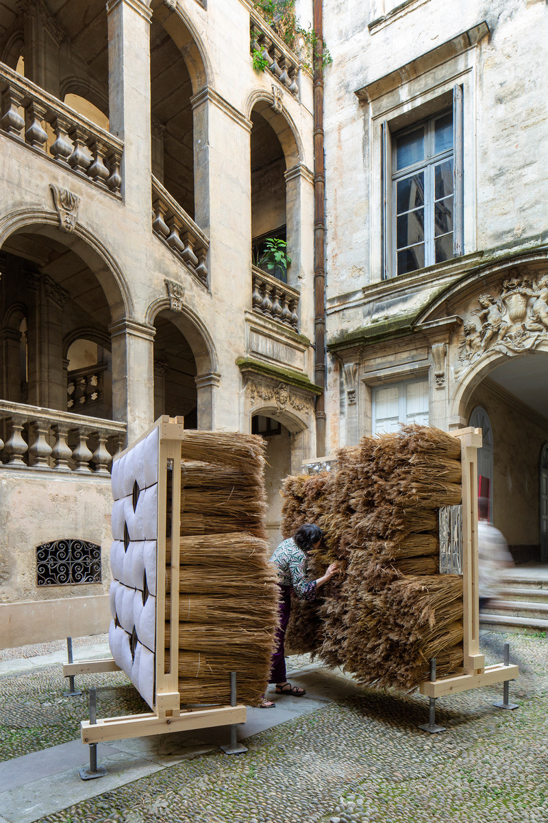 Dossier de presse | 982-57 - Communiqué de presse | Retour sur le FAV 2025 - Festival des Architectures Vives - Évènement + Exposition - CHAUME SUBLIMÉ<br>Julia Fraolini &amp; Félix Steinbacher - Crédit photo :  photoarchitecture.com 