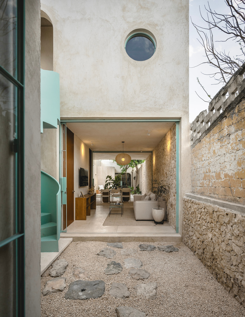 Dossier de presse | 7703-01 - Communiqué de presse | Vistalcielo Transforming a Forgotten Home in Mérida - Veinte Diezz Arquitectos - Architecture commerciale - Crédit photo : Manolo R. Solís
