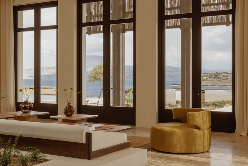 Dossier de presse | 6827-02 - Communiqué de presse | Raw Luxury Returns: JW Marriott Lands on Crete’s Untamed Coastline - Block722 - Architecture commerciale - Reception - Crédit photo : Ana Santl