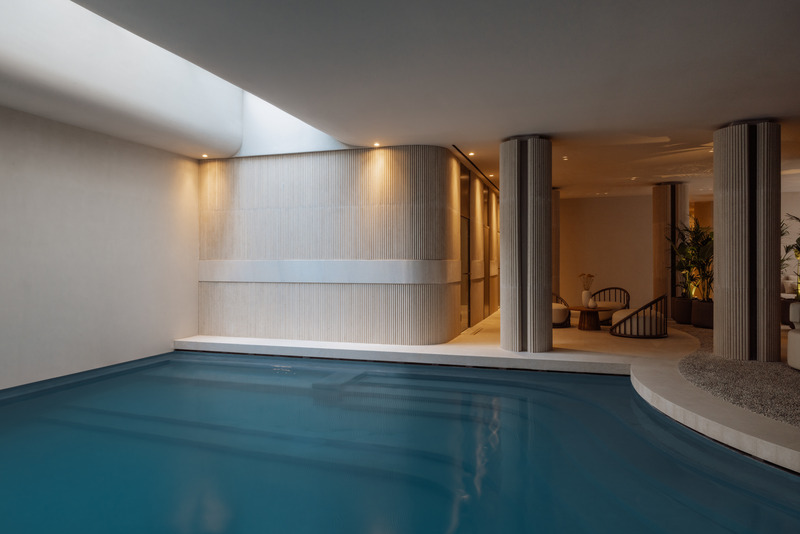 Dossier de presse | 6827-02 - Communiqué de presse | Raw Luxury Returns: JW Marriott Lands on Crete’s Untamed Coastline - Block722 - Architecture commerciale - Spa Wet Area - Crédit photo : Ana Santl