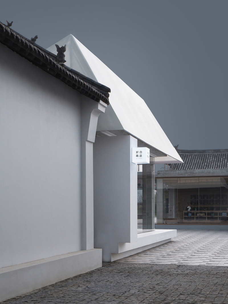 Press kit | 7730-01 - Press release | The White is Good Shop in Weipo, Luoyang - designRESERVE - Commercial Architecture - View towards White Is Good Shop from back street - Photo credit: Huaer Lin