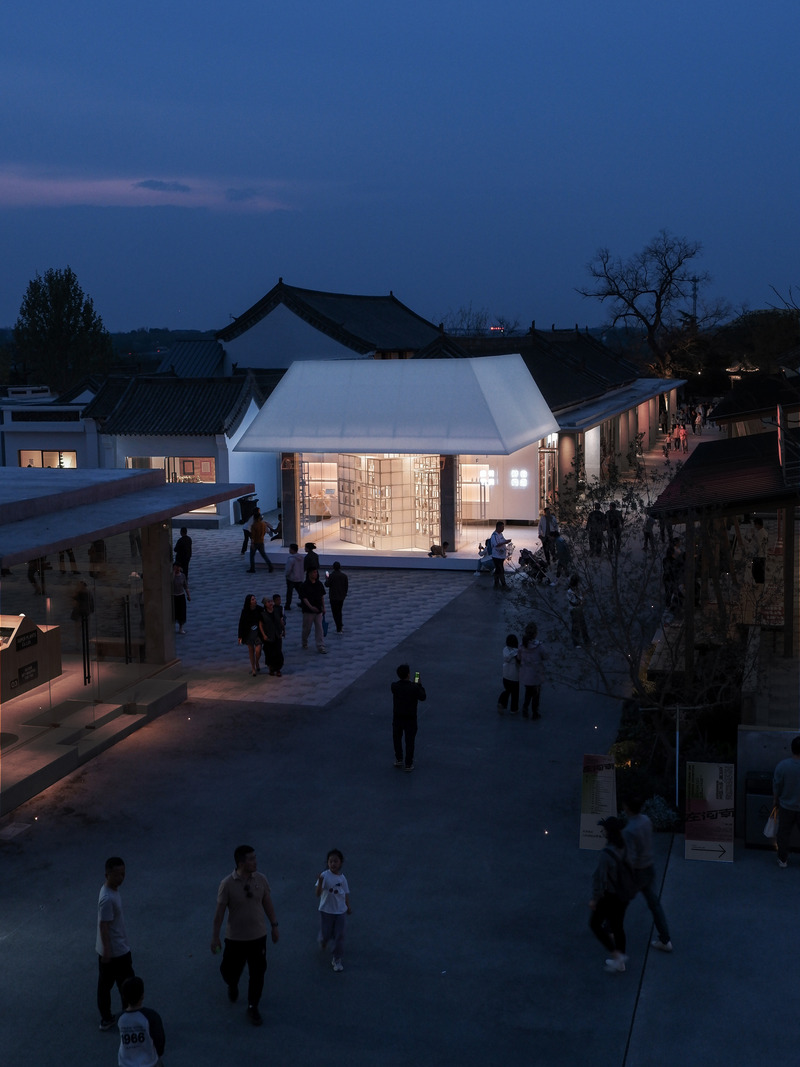 Press kit | 7730-01 - Press release | The White is Good Shop in Weipo, Luoyang - designRESERVE - Commercial Architecture - Overall view of White Is Good Shop in the village at night - Photo credit: Huaer Lin