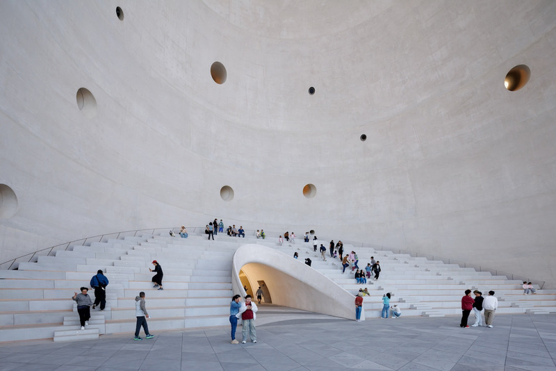 Dossier de presse | 3976-05 - Communiqué de presse | Sun Tower - OPEN Architecture - Architecture institutionnelle - Outdoor_theater - Crédit photo : Iwan Baan