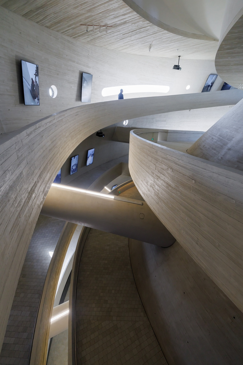 Dossier de presse | 3976-05 - Communiqué de presse | Sun Tower - OPEN Architecture - Architecture institutionnelle - Ramp_exhibition_gallery - Crédit photo : Iwan Baan
