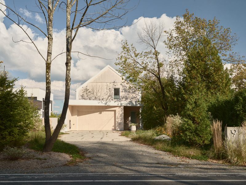 Dossier de presse | 5621-03 - Communiqué de presse | Maison Versant clair - Muuk Architecture - Architecture résidentielle - Crédit photo : Phil Bernard