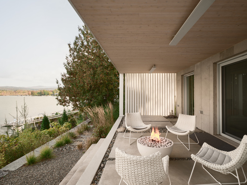 Dossier de presse | 5621-03 - Communiqué de presse | Maison Versant clair - Muuk Architecture - Architecture résidentielle - Crédit photo : Phil Bernard