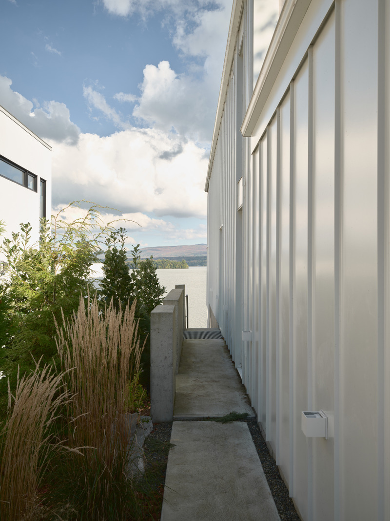 Dossier de presse | 5621-03 - Communiqué de presse | Maison Versant clair - Muuk Architecture - Architecture résidentielle - Crédit photo : Phil Bernard
