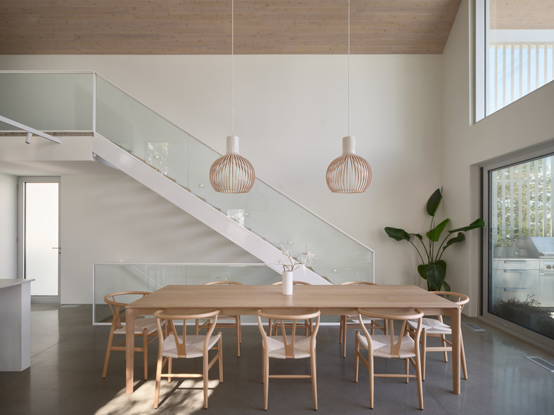 Dossier de presse | 5621-03 - Communiqué de presse | Maison Versant clair - Muuk Architecture - Architecture résidentielle - Crédit photo : Phil Bernard