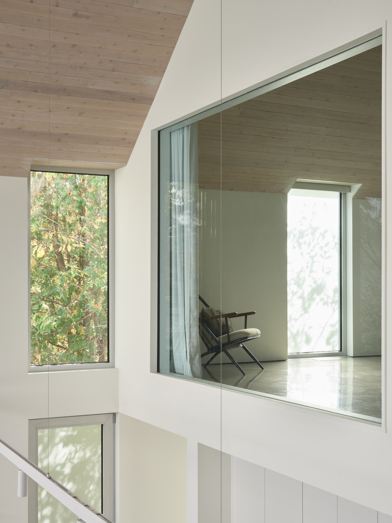 Dossier de presse | 5621-03 - Communiqué de presse | Maison Versant clair - Muuk Architecture - Architecture résidentielle - Crédit photo : Phil Bernard