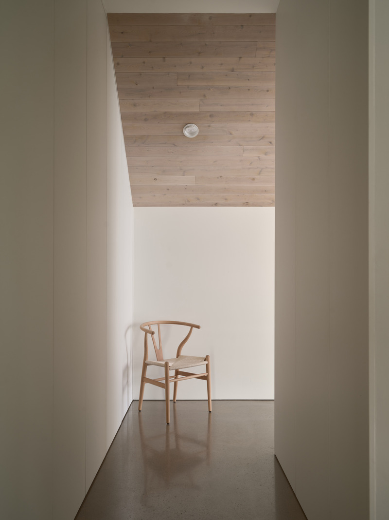 Dossier de presse | 5621-03 - Communiqué de presse | Maison Versant clair - Muuk Architecture - Architecture résidentielle - Crédit photo : Phil Bernard