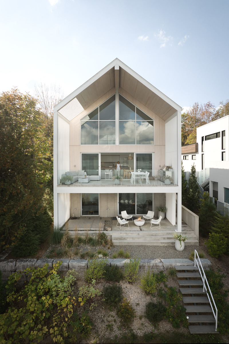 Dossier de presse | 5621-03 - Communiqué de presse | Maison Versant clair - Muuk Architecture - Architecture résidentielle - Crédit photo : Phil Bernard