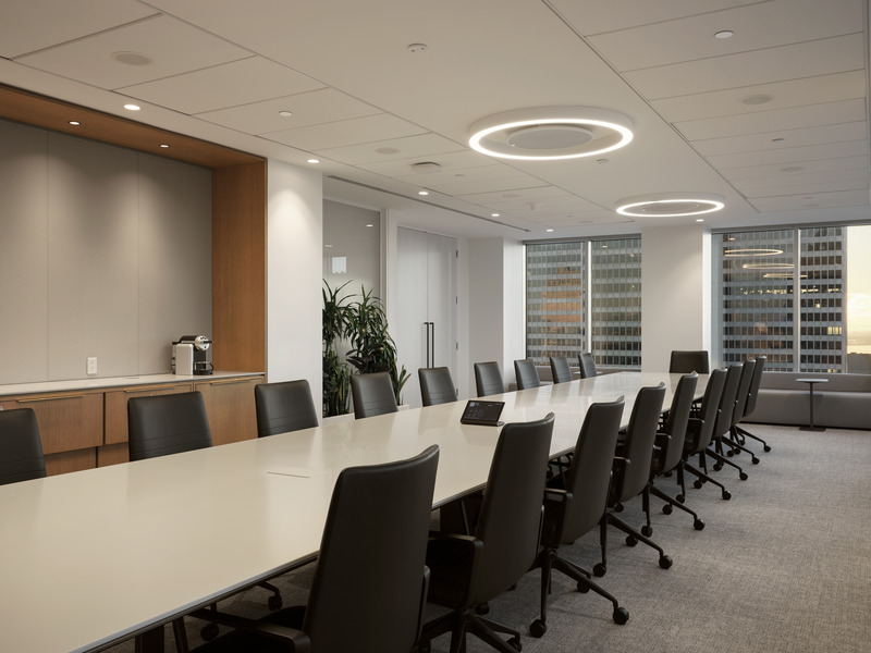 Dossier de presse | 721-16 - Communiqué de presse | L’évolution stratégique des bureaux de Davies Ward Phillips & Vineberg - Chevalier Morales - Design d’intérieur commercial - Crédit photo : Maxime Brouillet