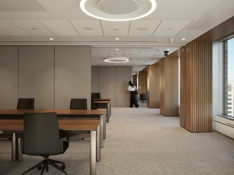 Dossier de presse | 721-16 - Communiqué de presse | L’évolution stratégique des bureaux de Davies Ward Phillips & Vineberg - Chevalier Morales - Design d’intérieur commercial - Crédit photo : Maxime Brouillet