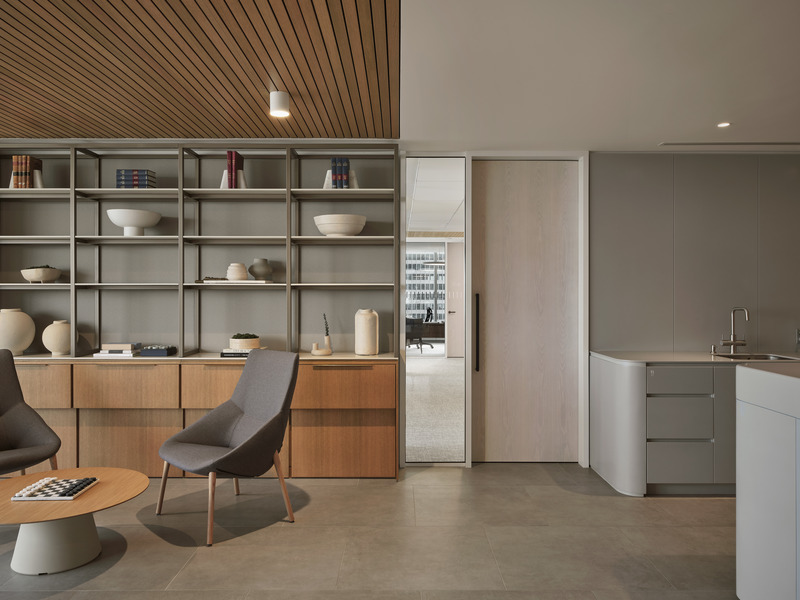Dossier de presse | 721-16 - Communiqué de presse | L’évolution stratégique des bureaux de Davies Ward Phillips & Vineberg - Chevalier Morales - Design d’intérieur commercial - Crédit photo : Maxime Brouillet