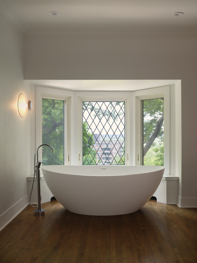 Press kit | 3213-03 - Press release | Maplewood Residence - Salem Architecture - Residential Interior Design - Bathroom - Photo credit: Phil Bernard