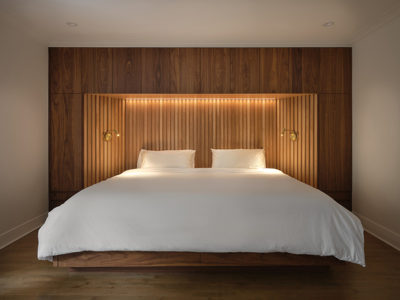 Press kit | 3213-03 - Press release | Maplewood Residence - Salem Architecture - Residential Interior Design -  Custom-made bed base and integrated storage - Photo credit: Phil Bernard