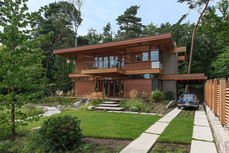 Dossier de presse | 1144-04 - Communiqué de presse | Le fondateur d’Original in Berlin, Lars Triesch, présente sa maison Ray Kappe, unique en son genre, à Berlin - Original in Berlin - Architecture résidentielle - Crédit photo : © Jürgen Nogai