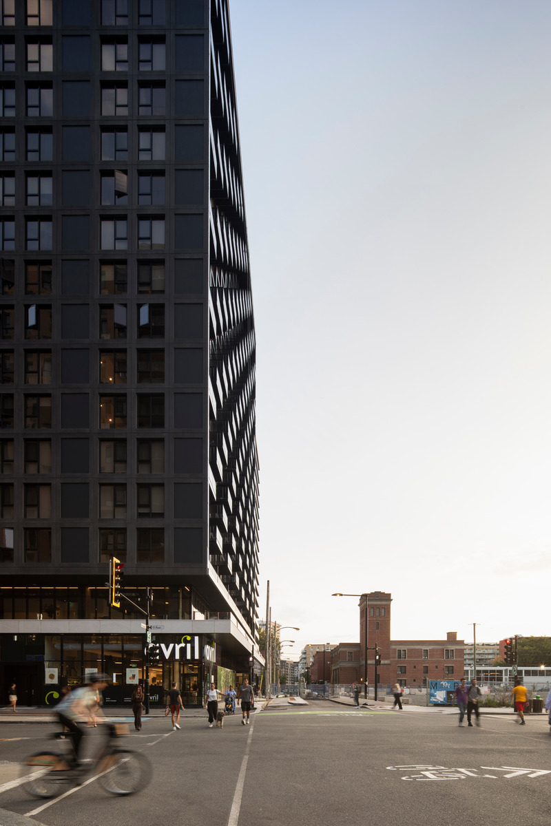 Dossier de presse | 1317-24 - Communiqué de presse | Griffin Square : une signature urbaine pour le Griffintown de demain - ACDF Architecture - Architecture résidentielle - Crédit photo : Adrien Williams