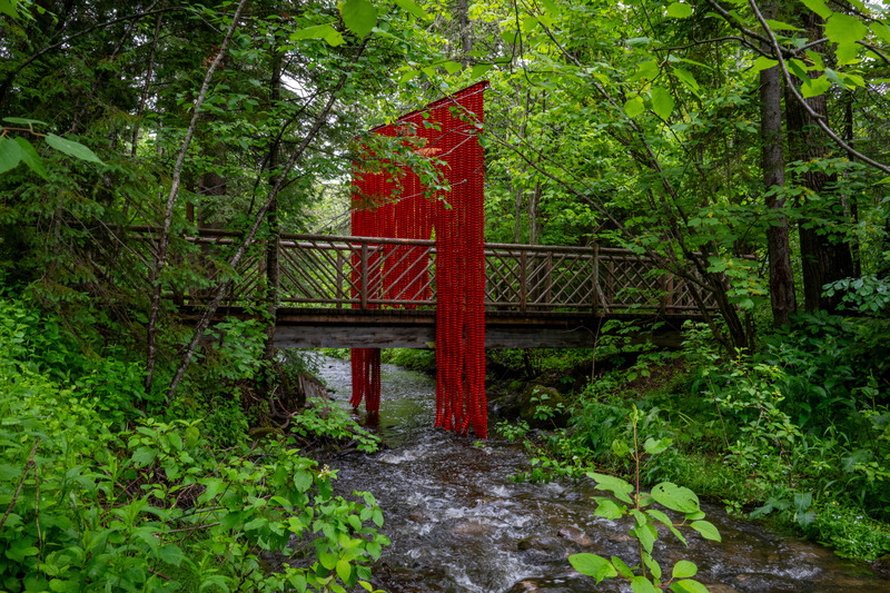 Dossier de presse | 837-52 - Communiqué de presse | Inauguration de la 26e édition du Festival international de jardins - Festival international de jardins | Jardins de Métis - Architecture de paysage - Simon Barrette, « You Shall (Not) Pass », 2025 - Crédit photo : Martin Bond