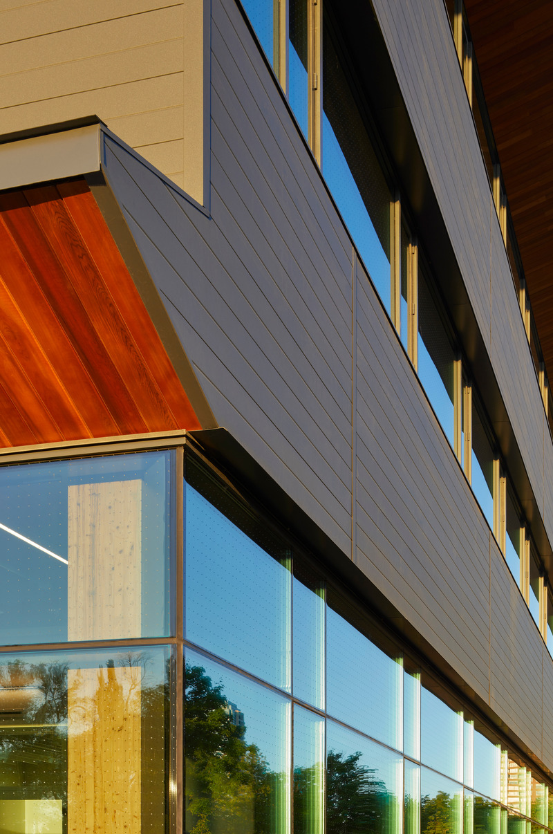 Dossier de presse | 3405-04 - Communiqué de presse | Siège social et édifice à locataires commerciaux multiples de la Fédération des enseignantes-enseignants des écoles secondaires de l’Ontario (OSSTF/FEESO) - Moriyama Teshima Architects - Architecture commerciale - Moriyama Teshima Architects – Siège social et édifice à locataires commerciaux multiples de la Fédération des enseignantes-enseignants des écoles secondaires de l’Ontario (OSSTF/FEESO) - Crédit photo :  Tom Arban 