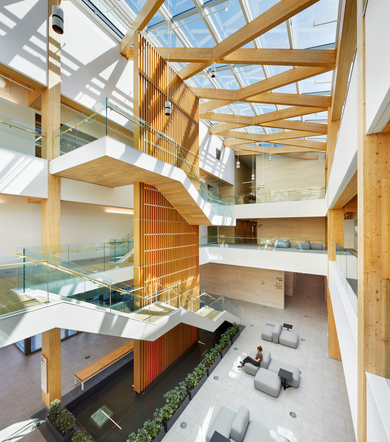 Dossier de presse | 3405-04 - Communiqué de presse | Siège social et édifice à locataires commerciaux multiples de la Fédération des enseignantes-enseignants des écoles secondaires de l’Ontario (OSSTF/FEESO) - Moriyama Teshima Architects - Architecture commerciale - Moriyama Teshima Architects – Siège social et édifice à locataires commerciaux multiples de la Fédération des enseignantes-enseignants des écoles secondaires de l’Ontario (OSSTF/FEESO) - Crédit photo :  Tom Arban 