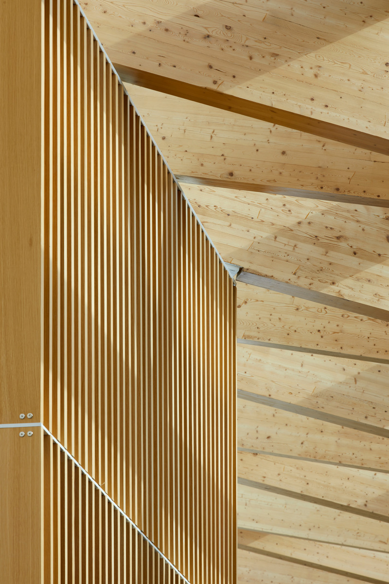 Dossier de presse | 3405-04 - Communiqué de presse | Siège social et édifice à locataires commerciaux multiples de la Fédération des enseignantes-enseignants des écoles secondaires de l’Ontario (OSSTF/FEESO) - Moriyama Teshima Architects - Architecture commerciale - Moriyama Teshima Architects – Siège social et édifice à locataires commerciaux multiples de la Fédération des enseignantes-enseignants des écoles secondaires de l’Ontario (OSSTF/FEESO) - Crédit photo :  Tom Arban 