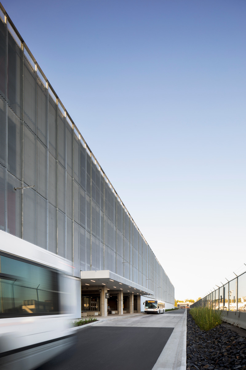 Press kit | 2275-05 - Press release | From Function to Sustainable Art: The YUL Montréal-Trudeau International Airport P4 Parking Facility Welcomes a World in Motion - Jodoin Lamarre Pratte architectes and Lemay in consortium - Commercial Architecture - <p class="">P4 Parking Facility at YUL Montréal-Trudeau International Airport <span lang="EN-CA"></span></p> - Photo credit: <p class="">Adrien Williams — Jodoin Lamarre Pratte architectes and Lemay in consortium</p>