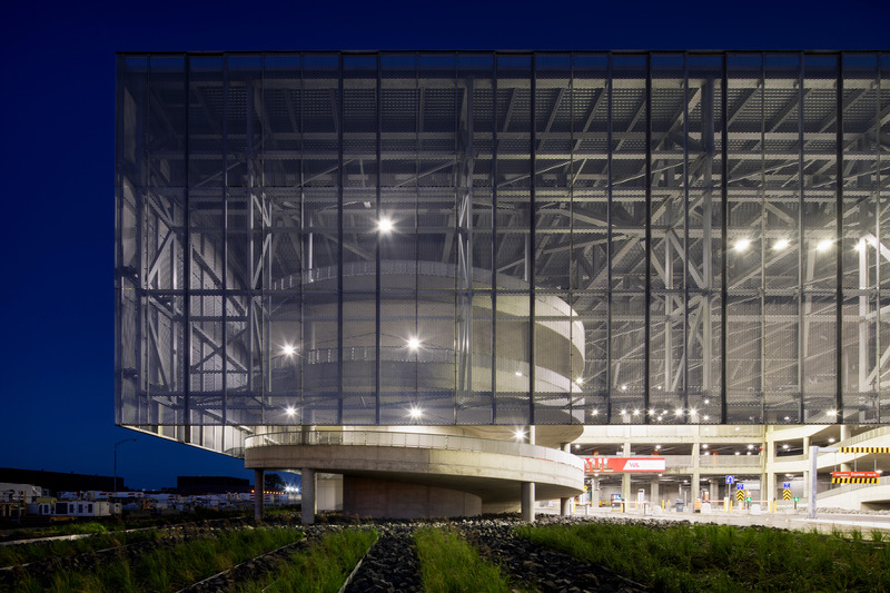Press kit | 2275-05 - Press release | From Function to Sustainable Art: The YUL Montréal-Trudeau International Airport P4 Parking Facility Welcomes a World in Motion - Jodoin Lamarre Pratte architectes and Lemay in consortium - Commercial Architecture - <p class="">P4 Parking Facility at YUL Montréal-Trudeau International Airport <span lang="EN-CA"></span></p> - Photo credit: <p class="">Adrien Williams — Jodoin Lamarre Pratte architectes and Lemay in consortium</p>