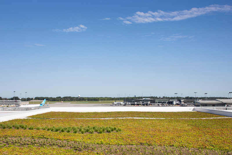 Press kit | 2275-05 - Press release | From Function to Sustainable Art: The YUL Montréal-Trudeau International Airport P4 Parking Facility Welcomes a World in Motion - Jodoin Lamarre Pratte architectes and Lemay in consortium - Commercial Architecture - <p class="">P4 Parking Facility at YUL Montréal-Trudeau International Airport <span lang="EN-CA"></span></p> - Photo credit: <p class="">Adrien Williams — Jodoin Lamarre Pratte architectes and Lemay in consortium</p>