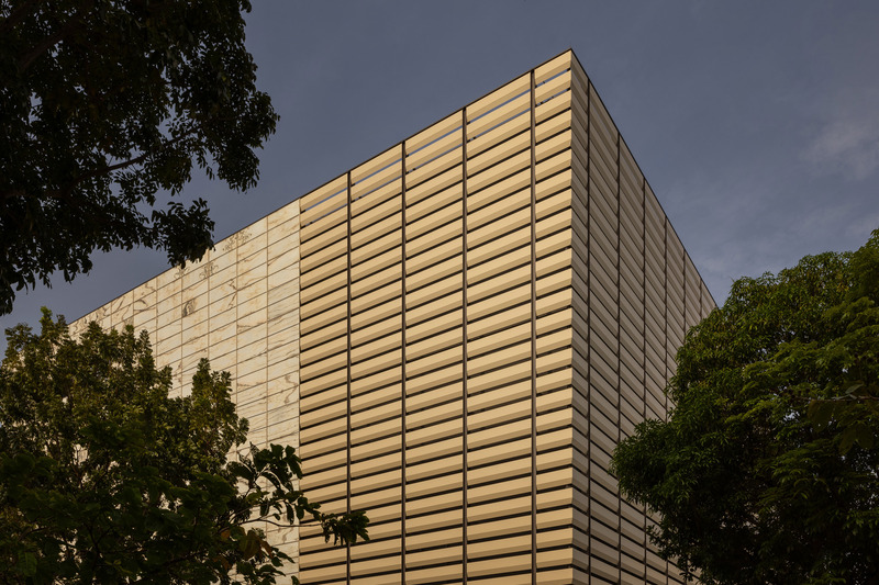 Dossier de presse | 7713-01 - Communiqué de presse | Un entre-deux subtil - Monolab Studio - Architecture industrielle - Façade d'Arrivée - Crédit photo : Finbarr Fallon